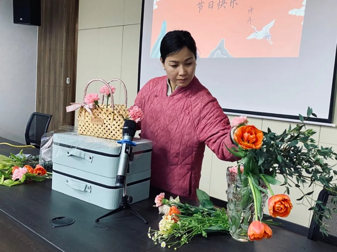 女神節(jié)快樂(lè)!三月花盛,品茗人生。